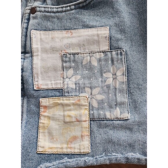 Wrangler x Billabong Shorts Womens 25 Showdown Floral Patchwork Denim Cut Offs - Picture 2 of 10